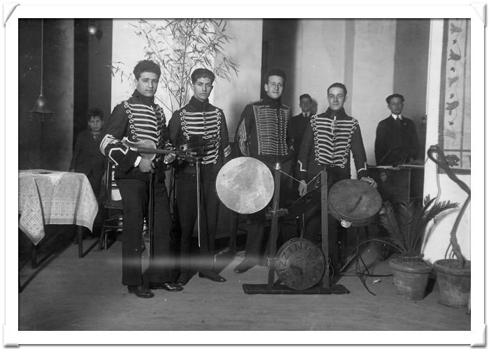 03-La Pizzini's Jazz Band ! (1923).jpg