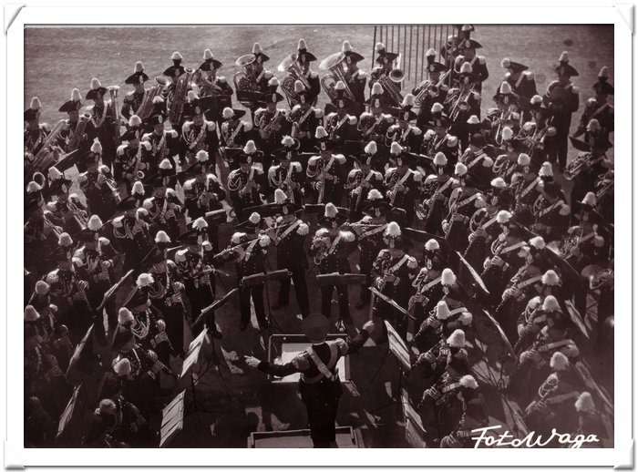 18-La Banda dei Carabinieri esegue musica di Pizzini.jpg