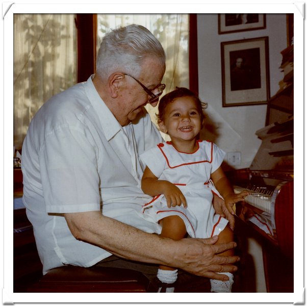 43-Con la nipote Ida (1980).jpg